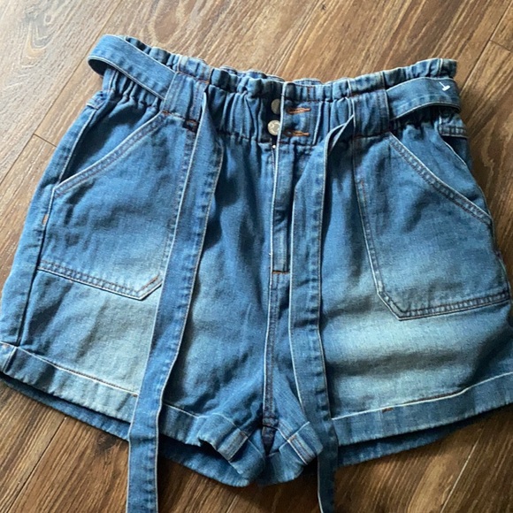 High rise scrunch waisted shorts 🔹 - Picture 5 of 6